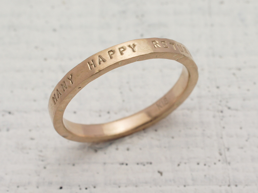 ピンキーリングは小指につけるお守り