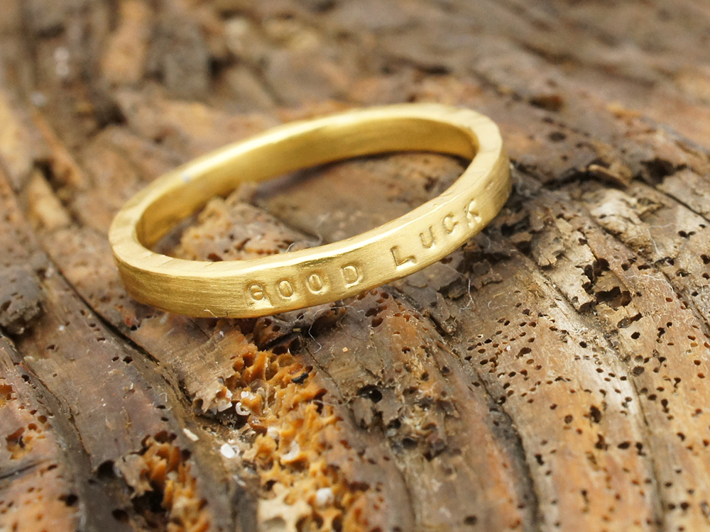 男性もファッションはメンズリングにまで気を配ろう